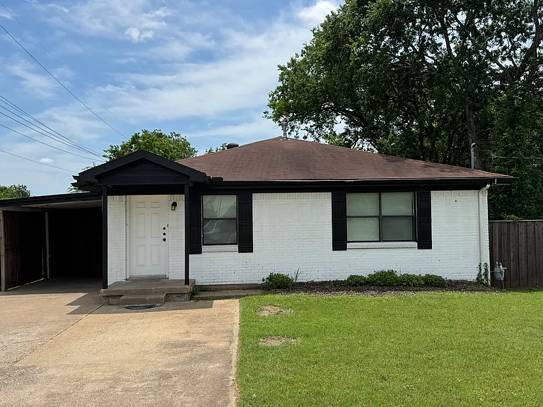 202 Rollins St — Photo 1