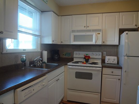 4th image of 3900 Pleasure Ave APT 201