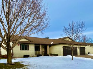 1089 Windsong Ln, Onalaska, WI 54650