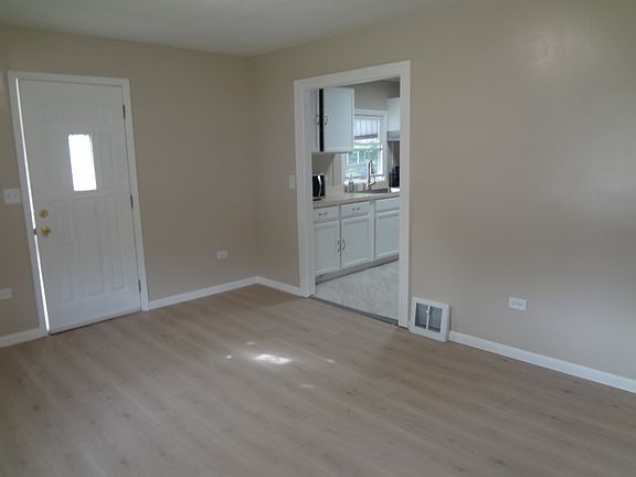 3rd image of 379 E Lincoln St