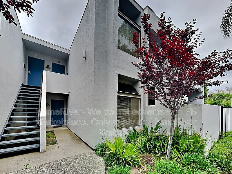 Photo 1 of 16 - 6220 Gloria Dr #1 - Sacramento, CA Primary Photo - 6220 Gloria Dr #1