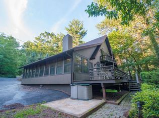 110 N Colony Cove Rd, Tafton, PA 18464