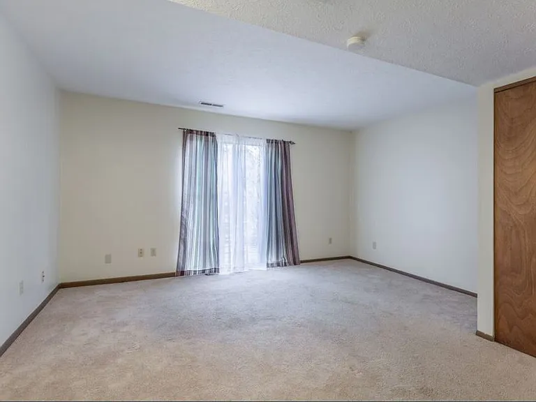 534 Valley Dr #D — Photo 2