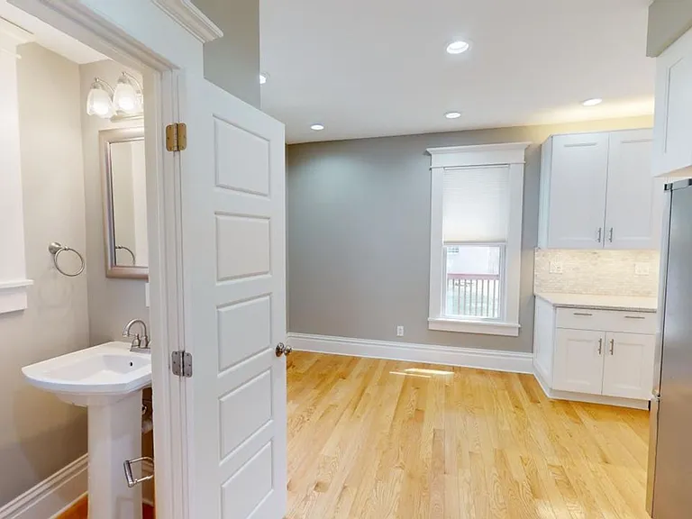1348 Summit St — Photo 3