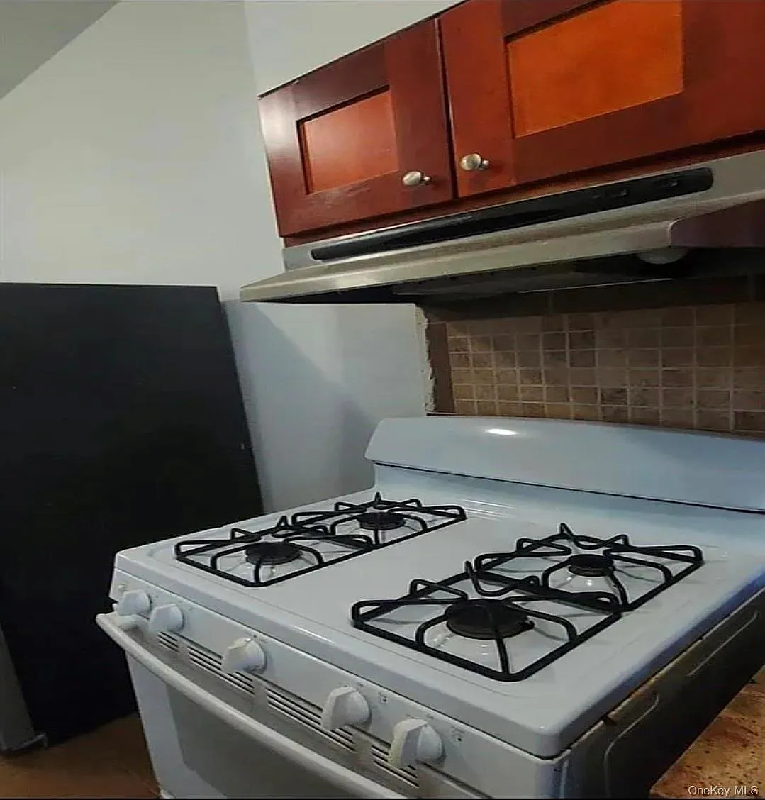 2 bed, 1.0 bath, 700 sqft, $2,000 — Photo 3