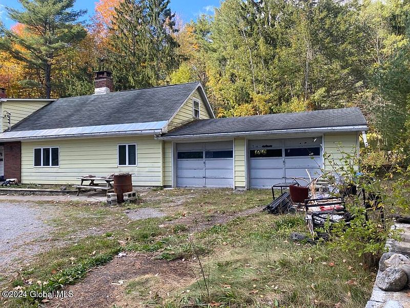 2nd image of 471 Lower Road