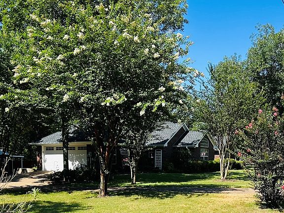 3rd image of 1235 Oak Tree Dr