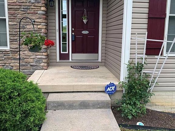 3rd image of 150 Applewood Dr