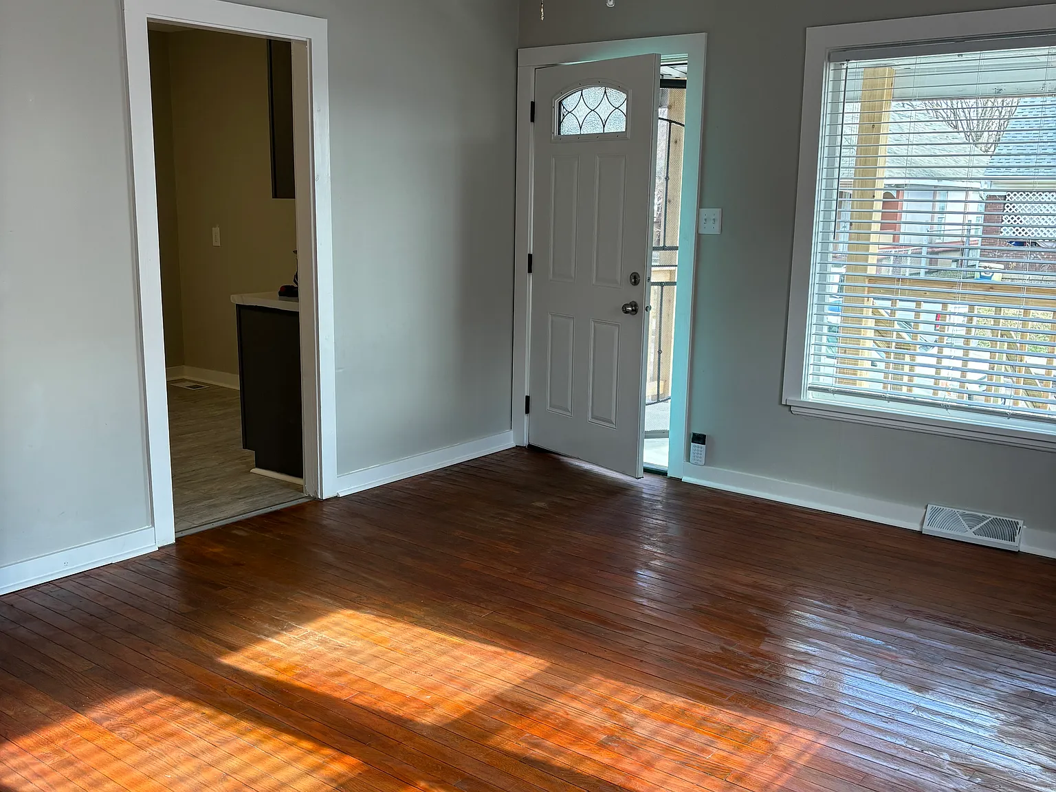 3 bed, 1100 sqft, $1,500 — Photo 4