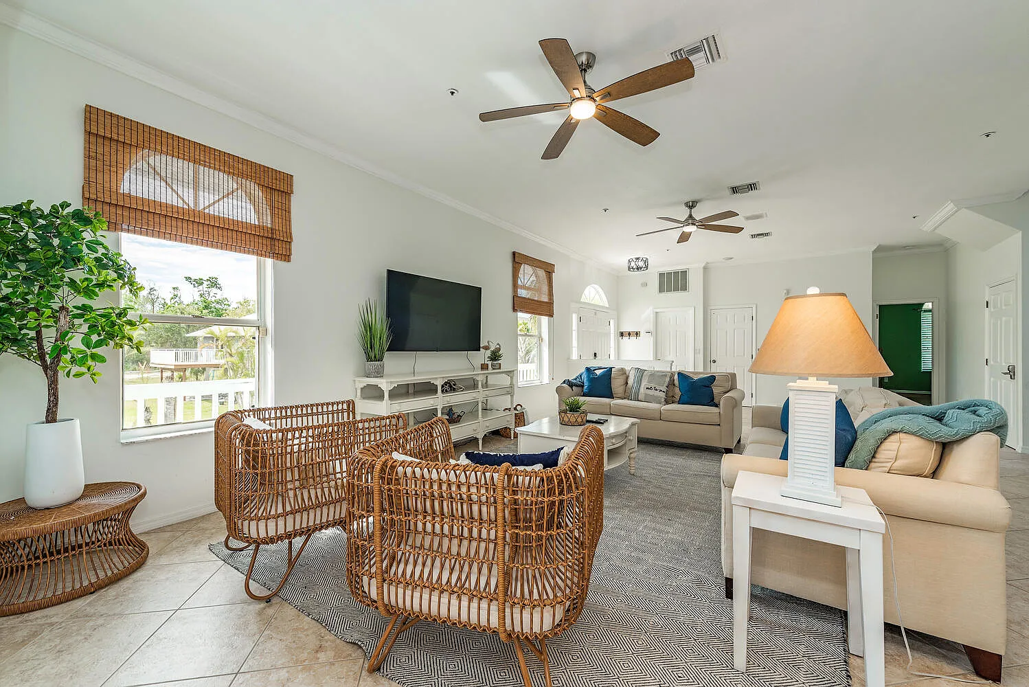 3 bed, 2.5 bath, 2766 sqft, $3,950 — Photo 3
