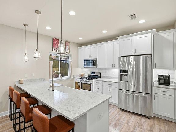 5th image of 707A Cypress Dr