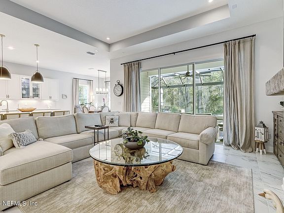 5th image of 158 WHIRLAWAY Court