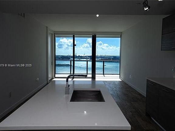 5th image of 650 NE 32nd St Unit 3306