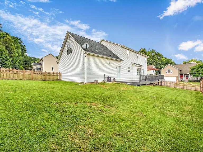 8200 Gallaher Station Dr — Photo 30