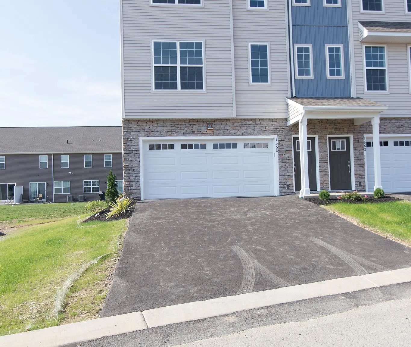 3 bed, 2.5 bath, 2270 sqft, $2,395 — Photo 4