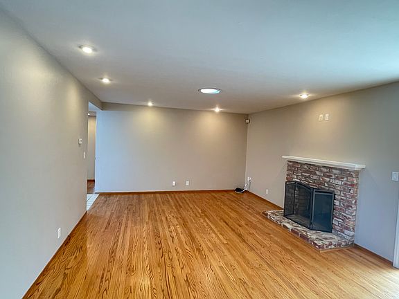 2nd image of 1078 Noriega Ave