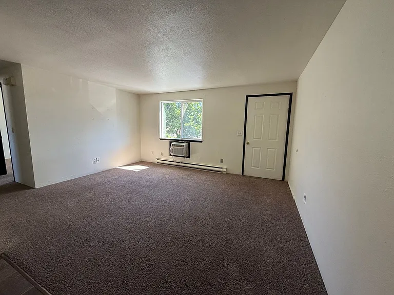 23 SE 10th St #8 — Photo 4