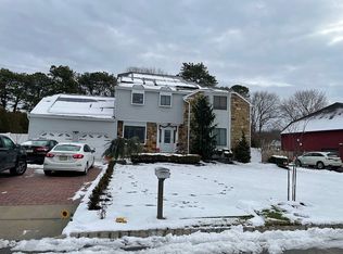 33 Ponderosa Ln, Old Bridge, NJ 08857