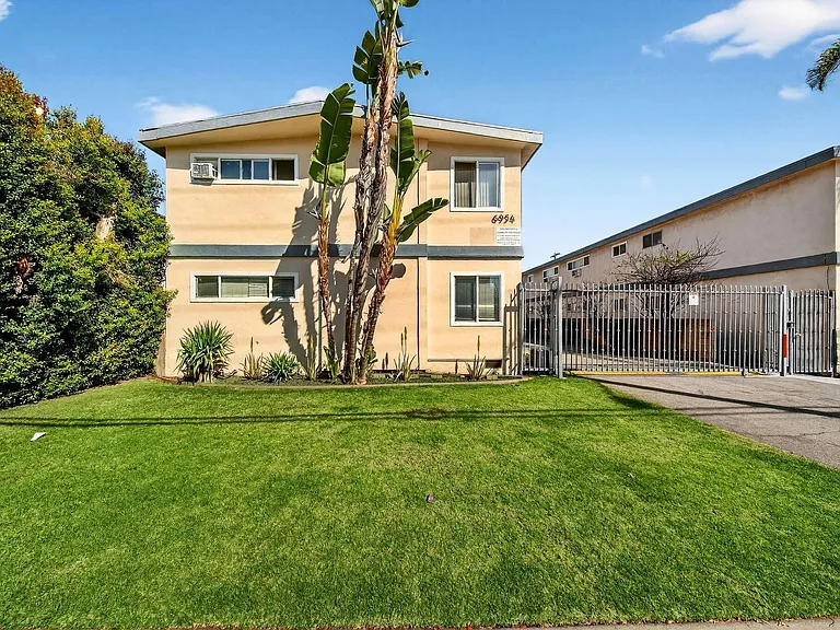 6944-6954 Coldwater Canyon Ave — Photo 41