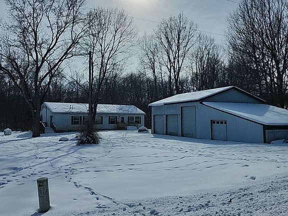 3rd image of 2299 Lyle Rd