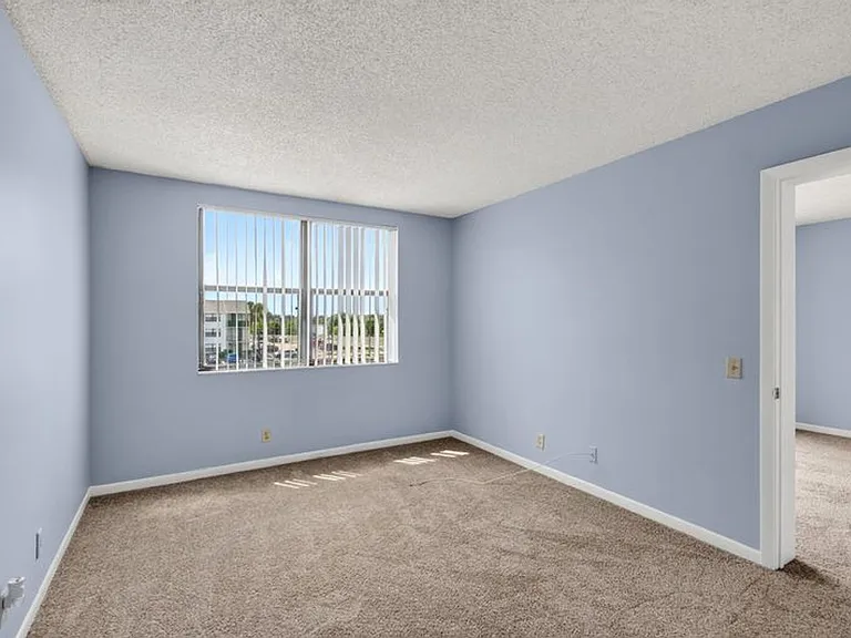 724 Executive Center Dr #31-8-31 — Photo 11