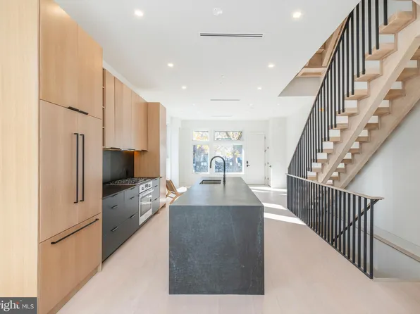 1409 E Oxford St, Philadelphia, PA 19125