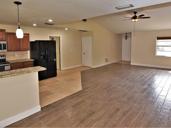 4th image of 2941 New England St