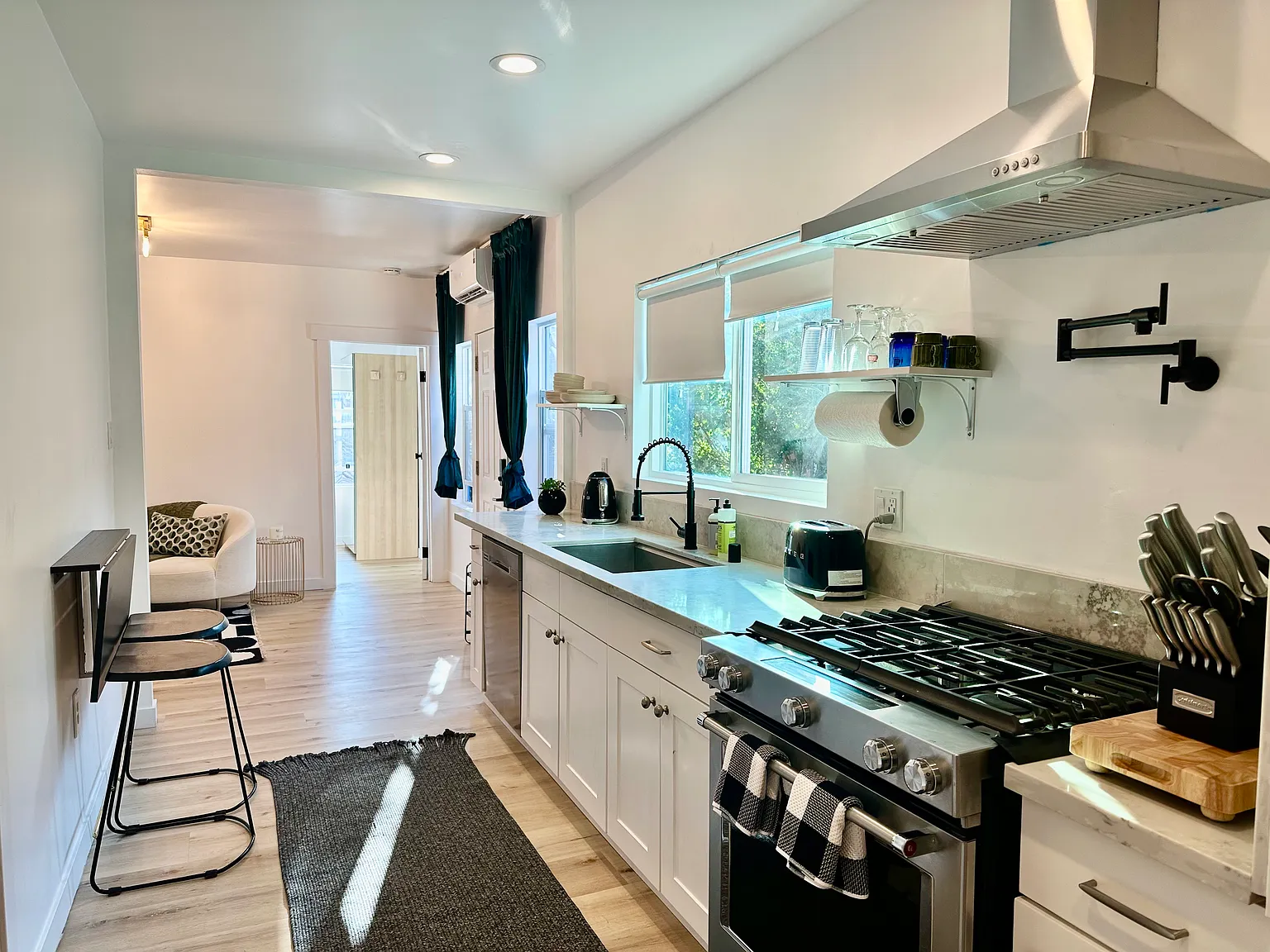 2 bed, $3,995 — Photo 1