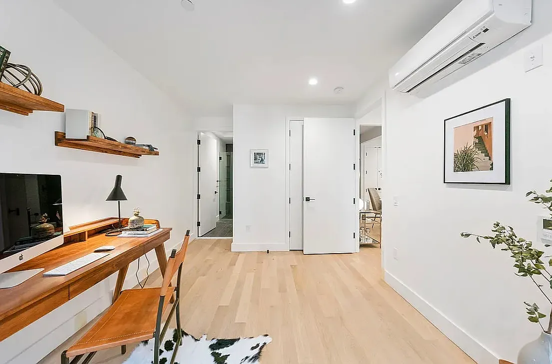 260 Gold Street — Photo 3