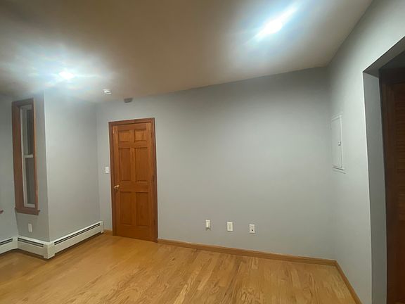 4th image of 93 Camden St Floor 1