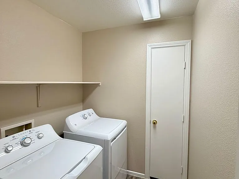5712 Viberti Ct — Photo 23