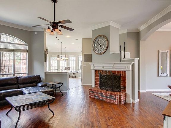 5th image of 2721 Halsey Dr