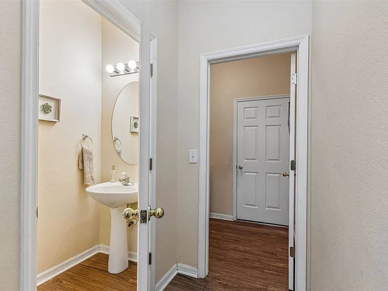 2401 Silvermoss Dr — Photo 20