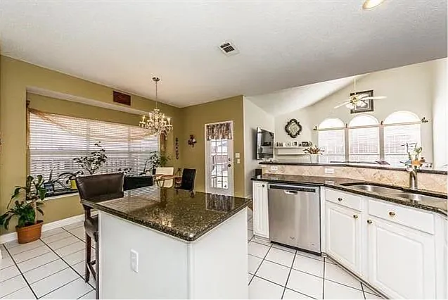 1612 Chester Dr — Photo 2