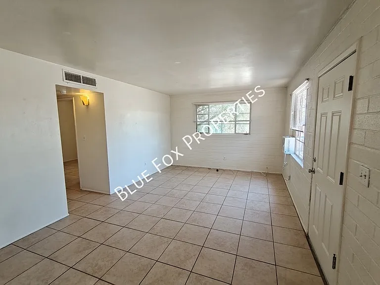 1224 N Camilla Blvd — Photo 7