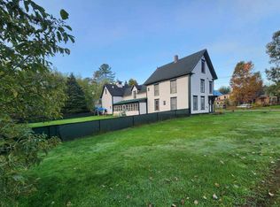 25 Park St, Barton, VT 05822