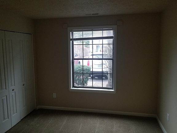 3rd image of 404 Bainbridge Ct APT A1