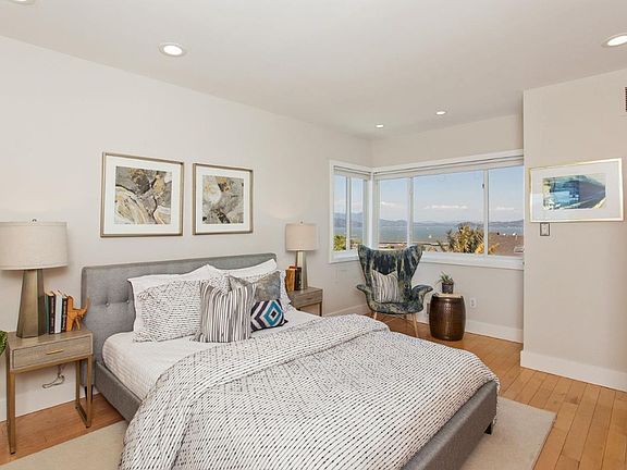 5th image of 784 Bay St #1