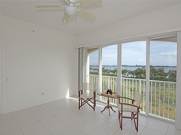 4th image of 25 Harbour Isle Dr #304