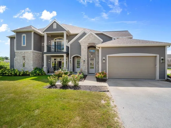 2853 Fox Lake CIRCLE #201, Waukesha, WI 53189
