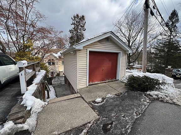 3rd image of 1 Hillside Rd
