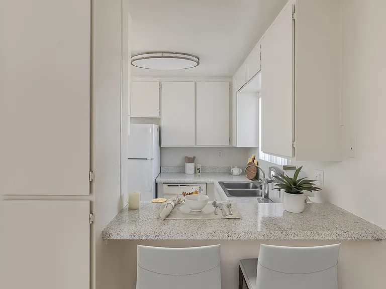 Sunset Trails Apartments — Photo 9