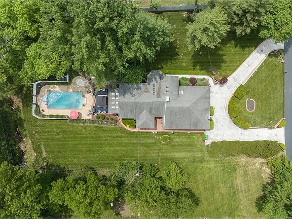 2nd image of 29 Conwood Ln