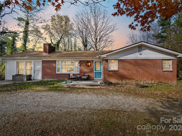 203 Red Bow Ln, Hendersonville, NC 28791