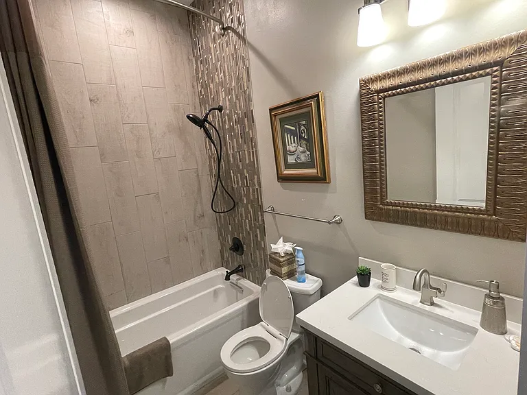 2121 Jackson Ave — Photo 11