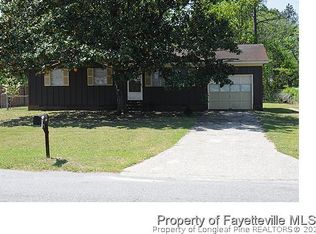 2102 Brinkley Dr, Spring Lake, NC 28390