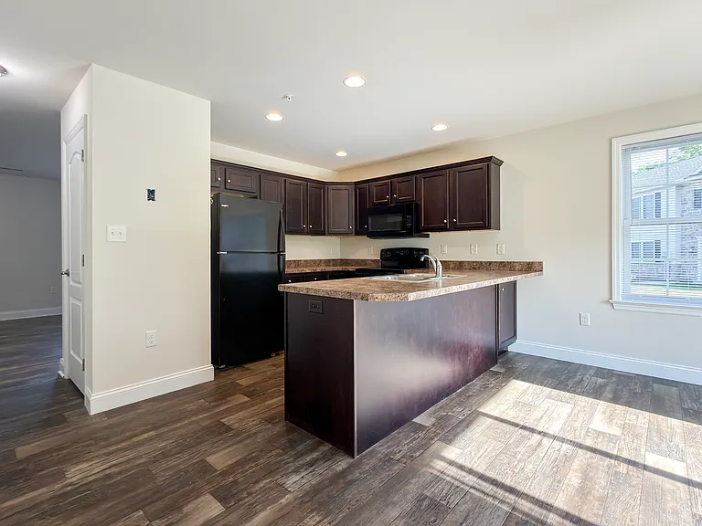 141 Cedarwood Dr — Photo 4