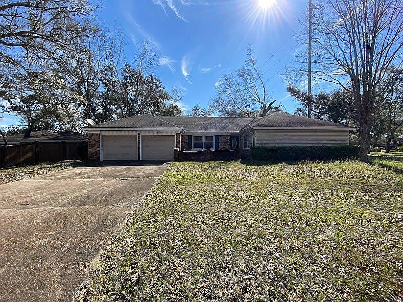 1st image of 400 Alicia Dr
