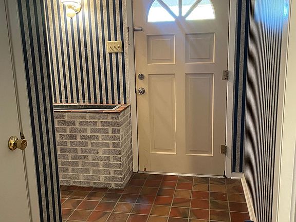 2nd image of 901 N 12th St