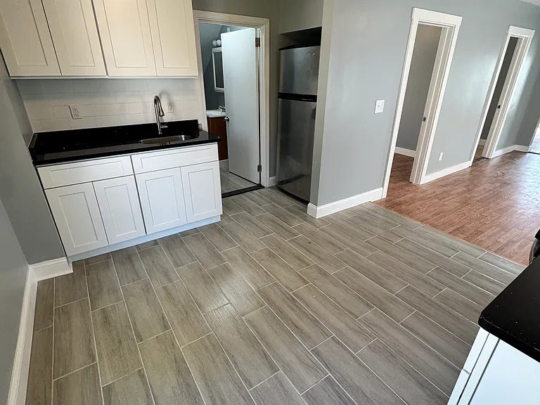 1461 Pleasant St #3 — Photo 2